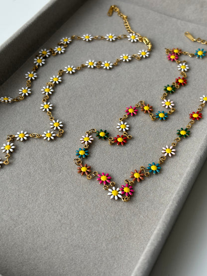 Daisy Charm Necklace